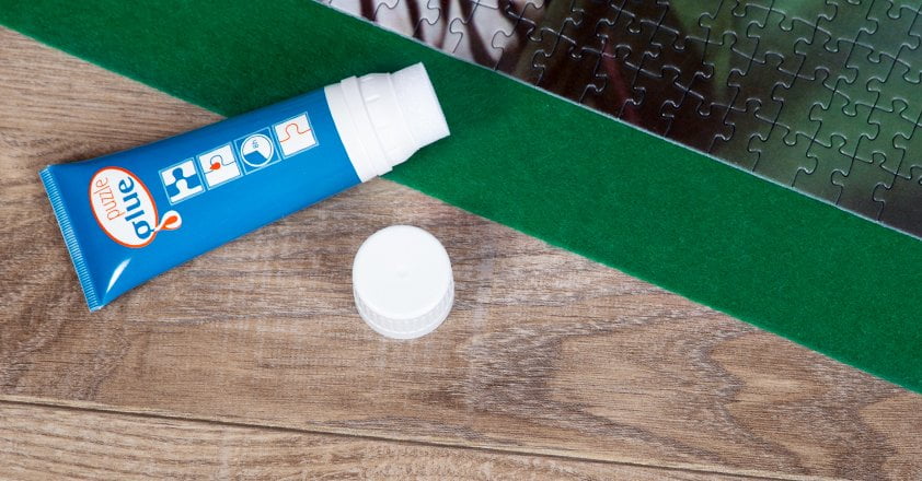 Adeziv pentru puzzle