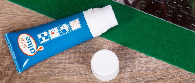 Adeziv pentru puzzle